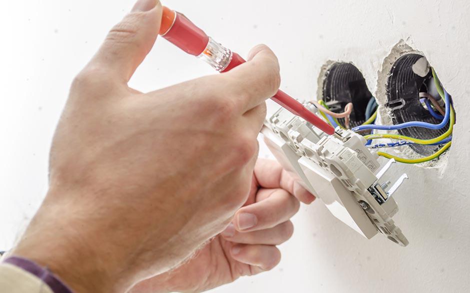 électricien de maintenance Persan